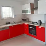 Four-bedroom With Sea View 05 بيت للعطل