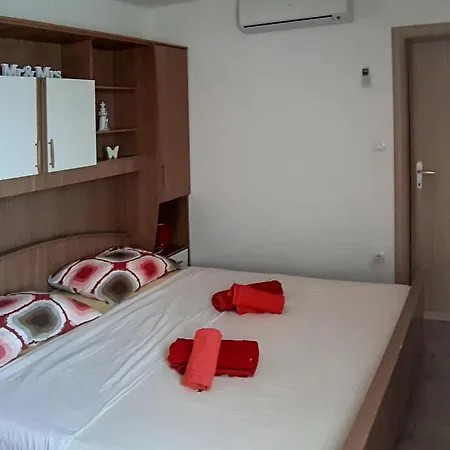 Holiday home 4 Bedroom Lovely Home In Drvenik Veliki