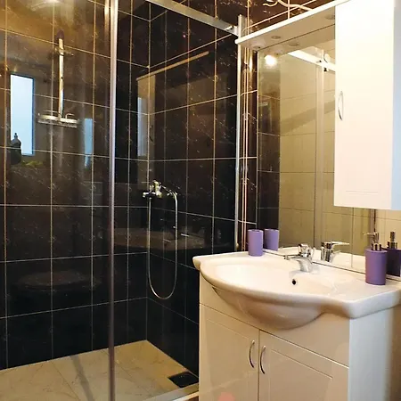 Four-bedroom With Sea View 05 Veliki Drvenik