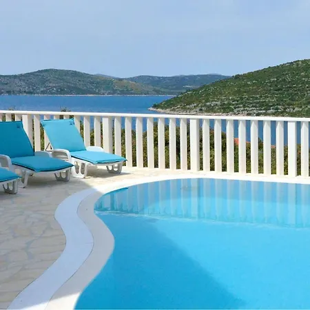 4 Bedroom Lovely Home In Drvenik Veliki Holiday home *