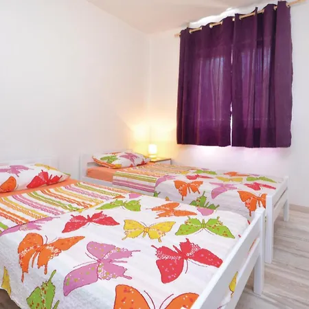 4 Bedroom Lovely Home In Drvenik Veliki Veliki Drvenik