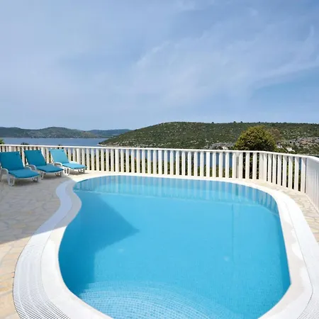 Four-bedroom With Sea View 05 Feriehus Veliki Drvenik
