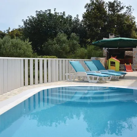 4 Bedroom Lovely Home In Drvenik Veliki *